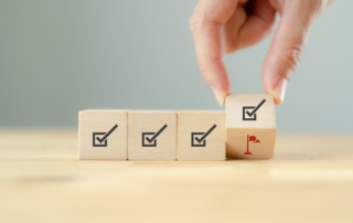 Checklist graphic outlining 5 essential qualities for choosing a trustworthy machinery valuation partner.